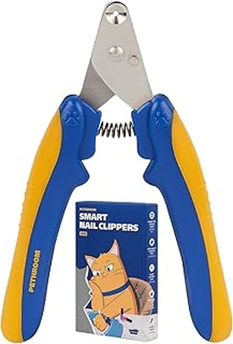 A cat nail clipper with a cat on the box.